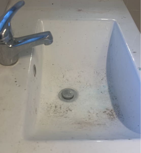 End of lease cleaning sink before