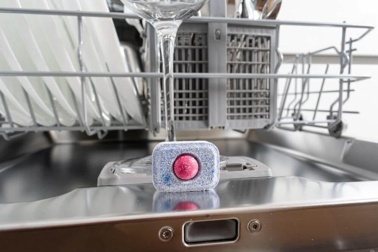 Easy method: how to clean oven with dishwasher tablet